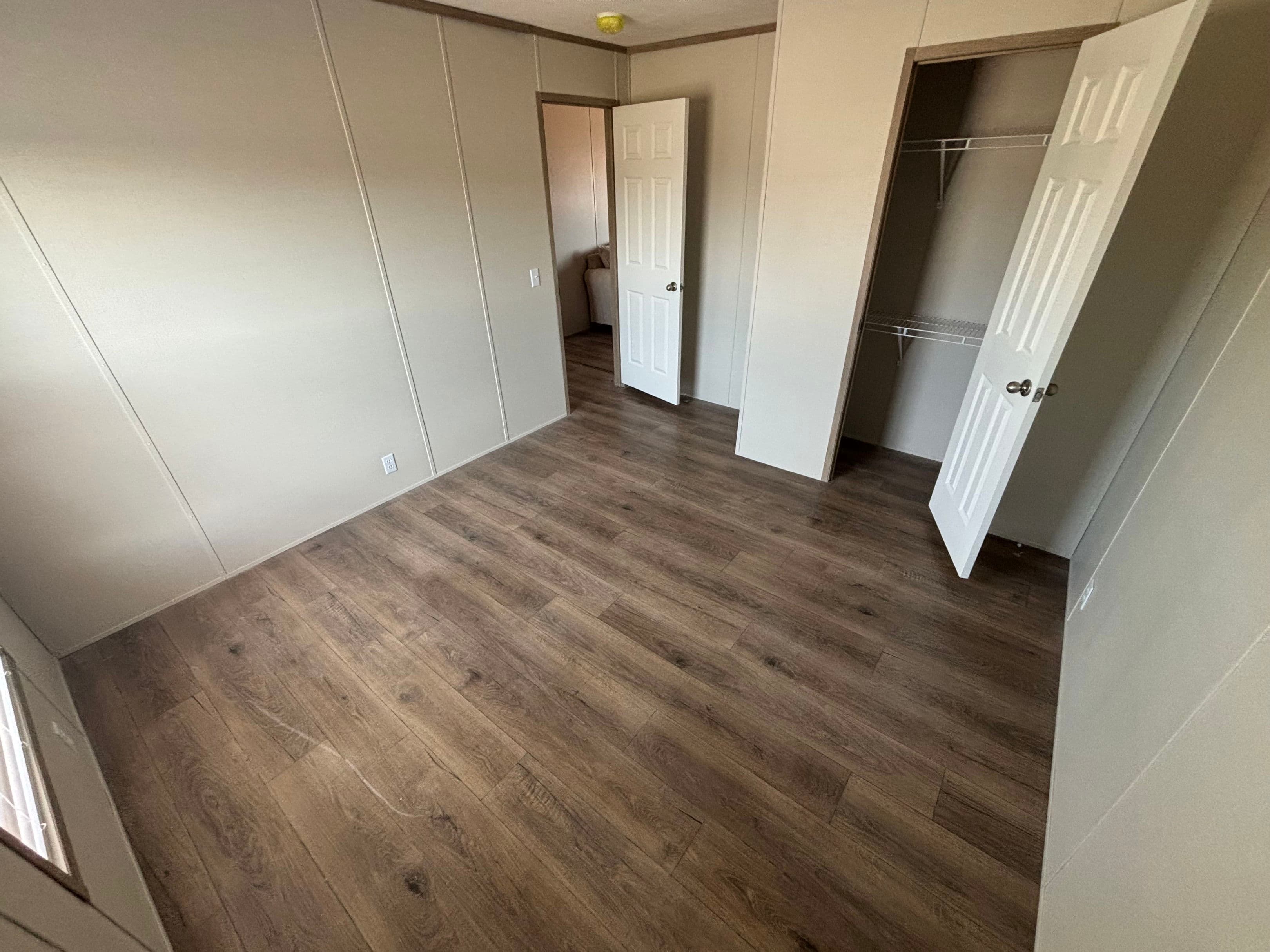 Shoal creek bedroom home features