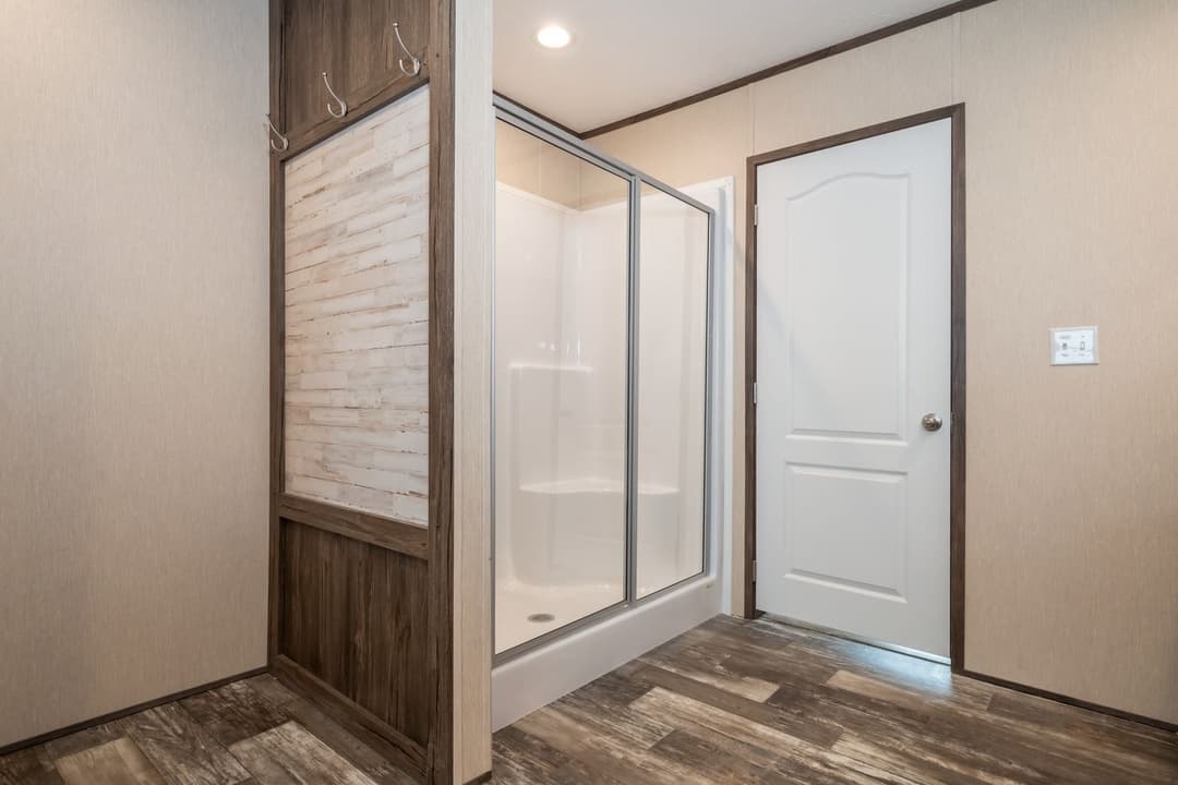 Hardin bathroom home features