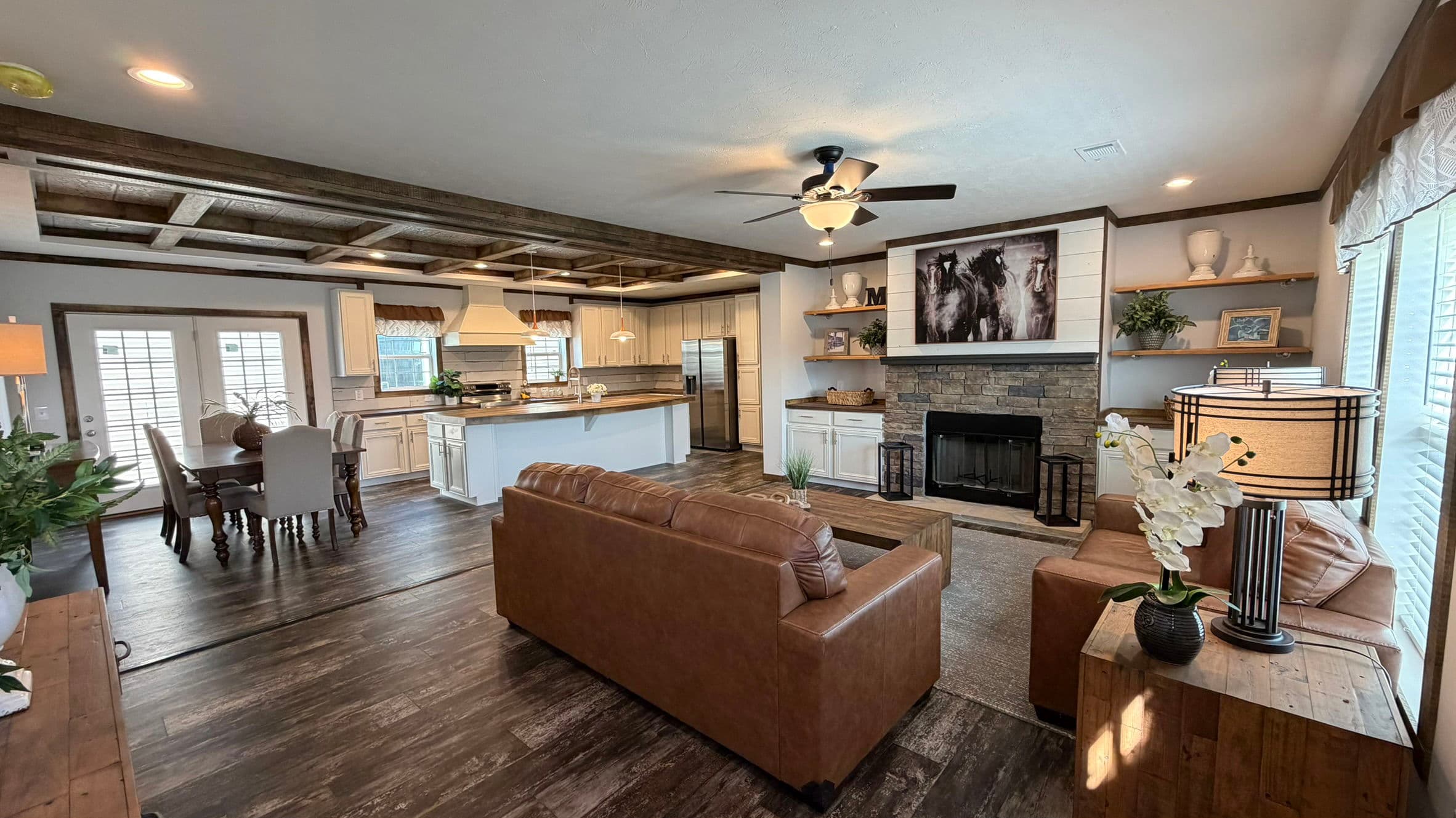 Tyra ii interior home features