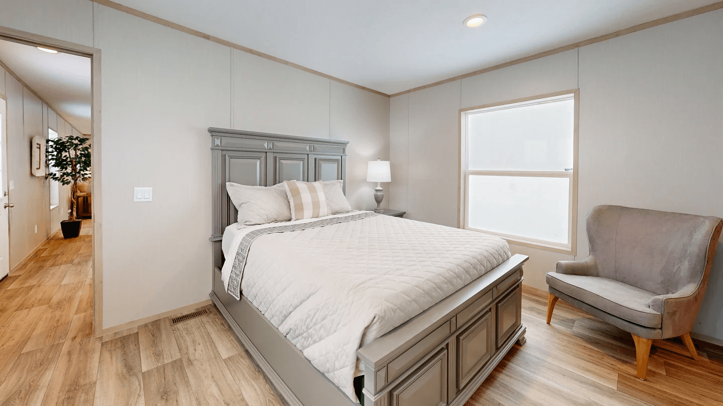 Mariner bedroom home features