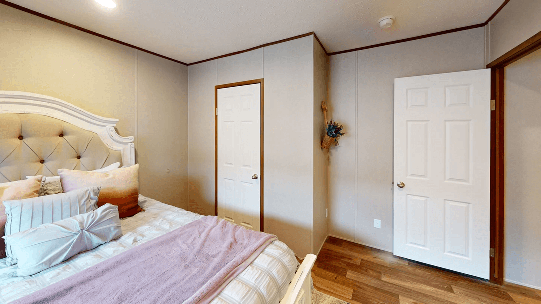 Elm bedroom home features
