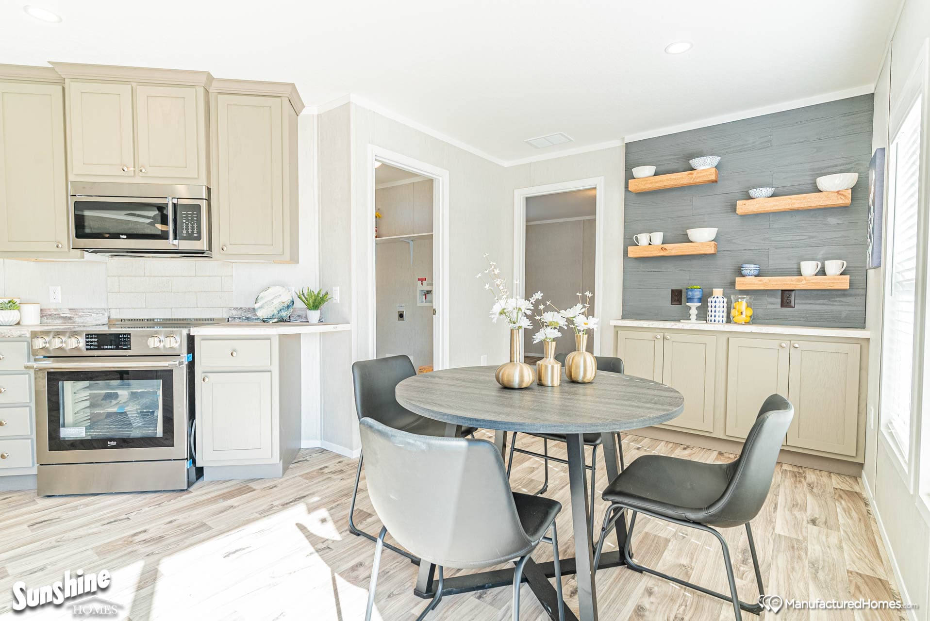 Sunshine 8004 interior home features