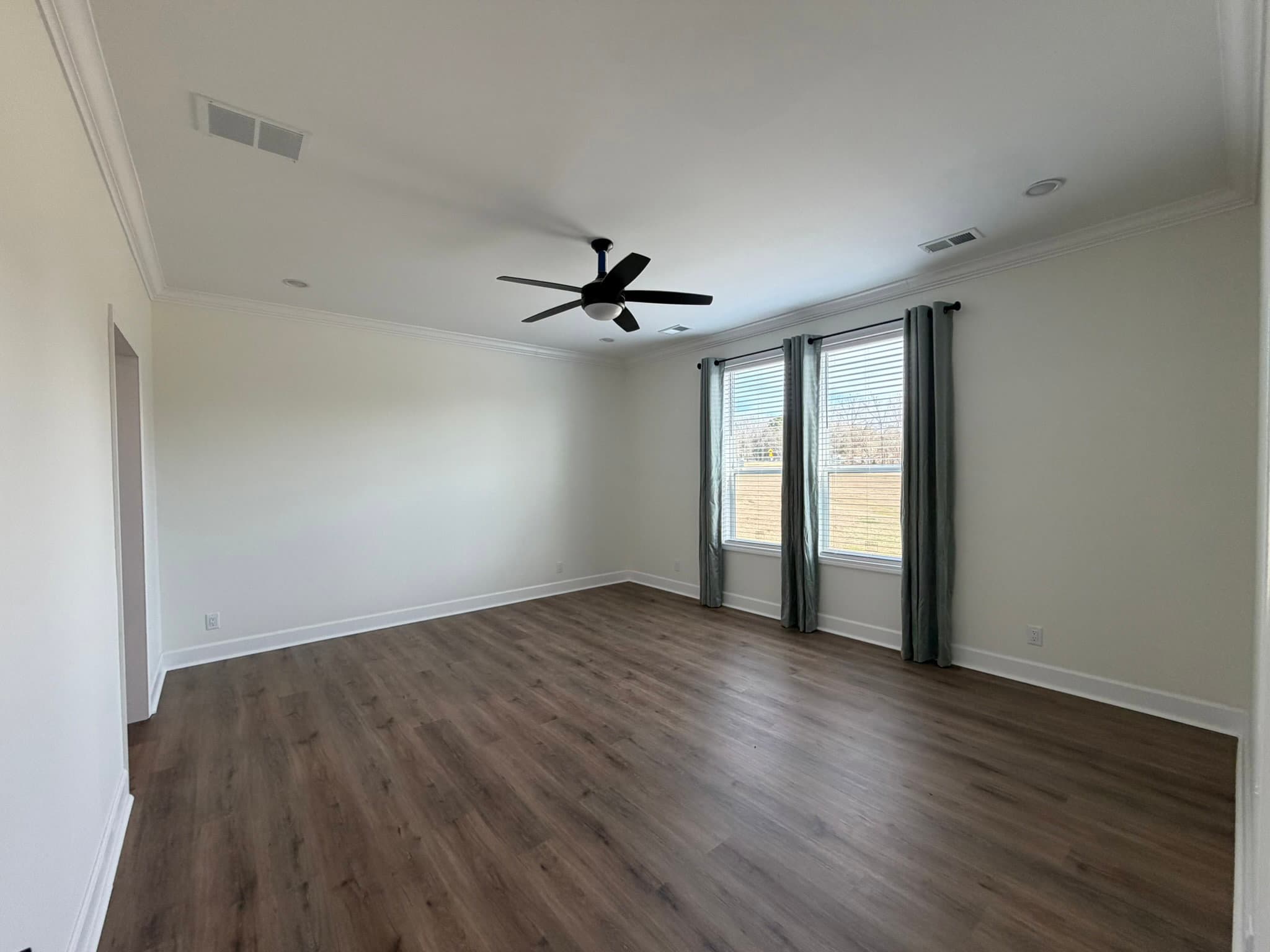 Ponderosa bedroom home features