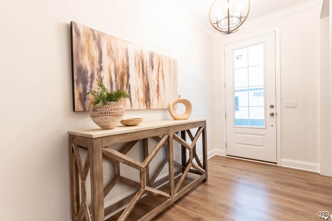 The shoreline interior home features