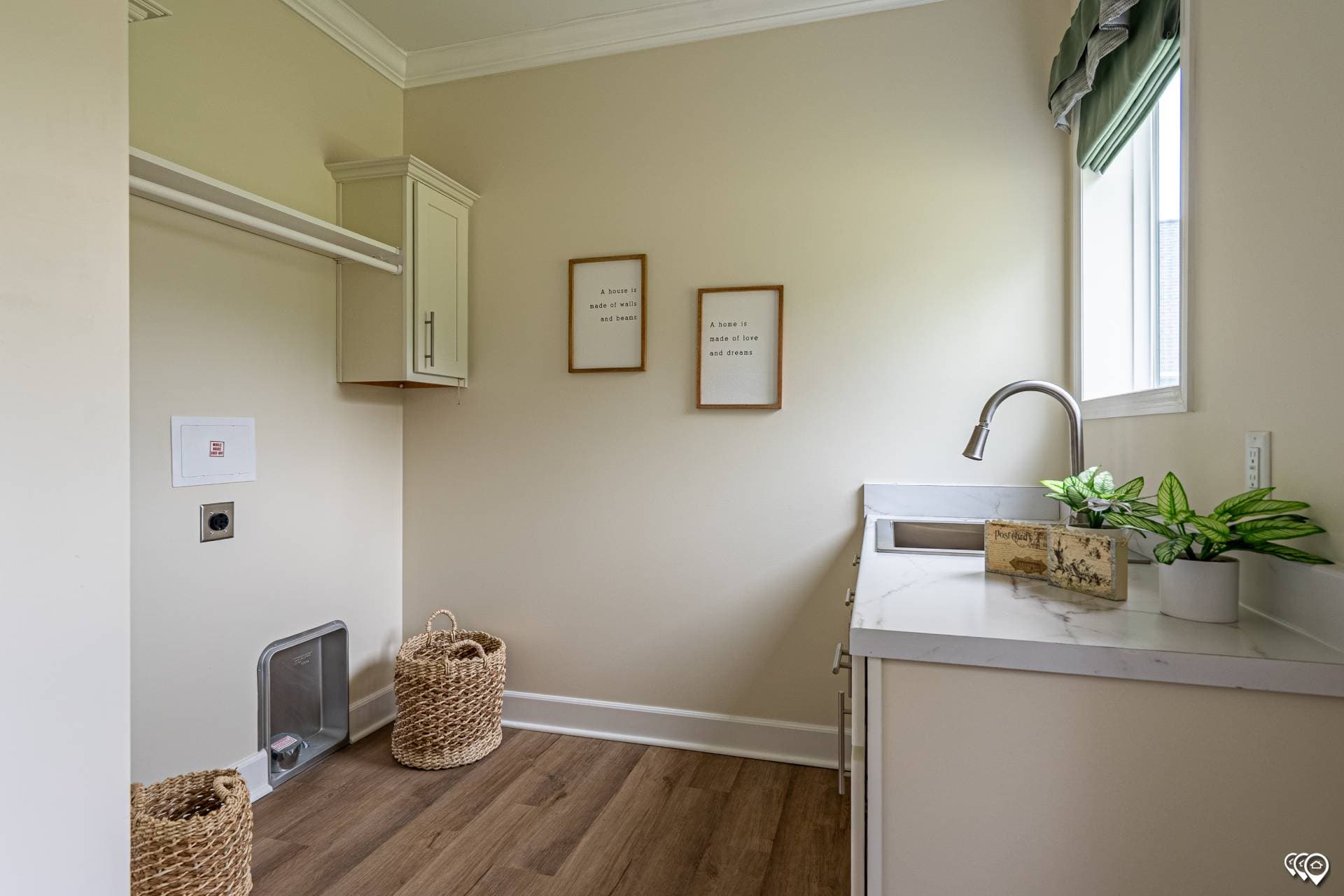 The maggie interior home features