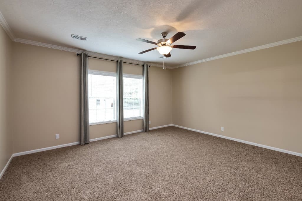 Andrew bedroom home features