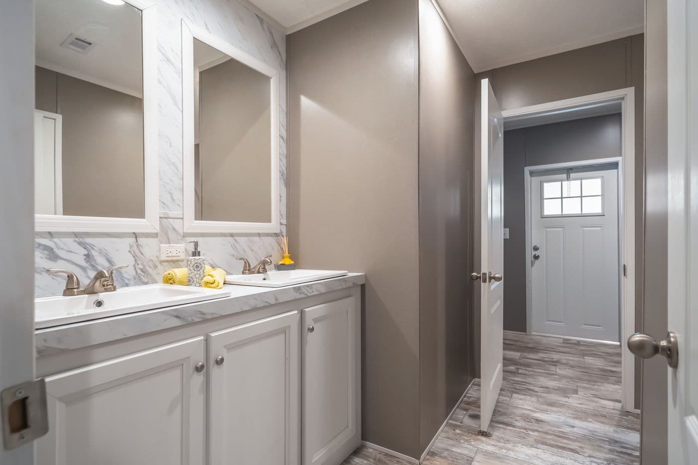 Cascade bathroom home features
