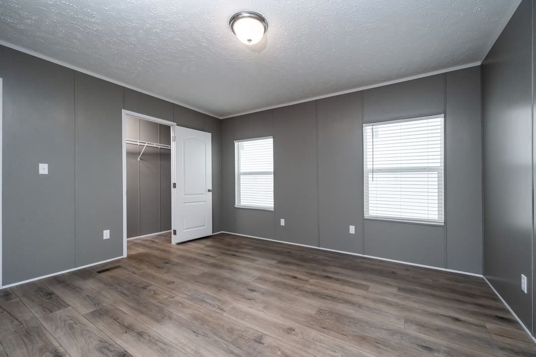 Savannah breeze bedroom home features